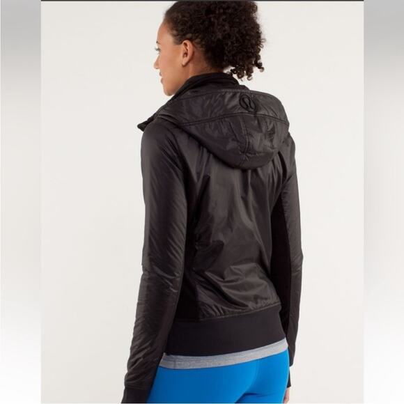Lululemon UBA Puffer Hoodie Jacket in Lux Black 6 - Picture 6 of 10